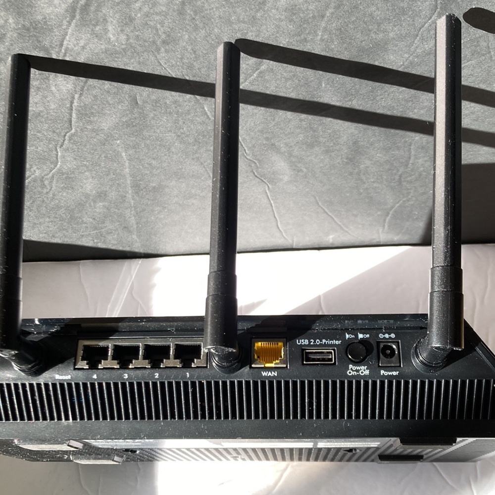 Netgear AC1750 Smart WiFi Router - Picture 3 of 5